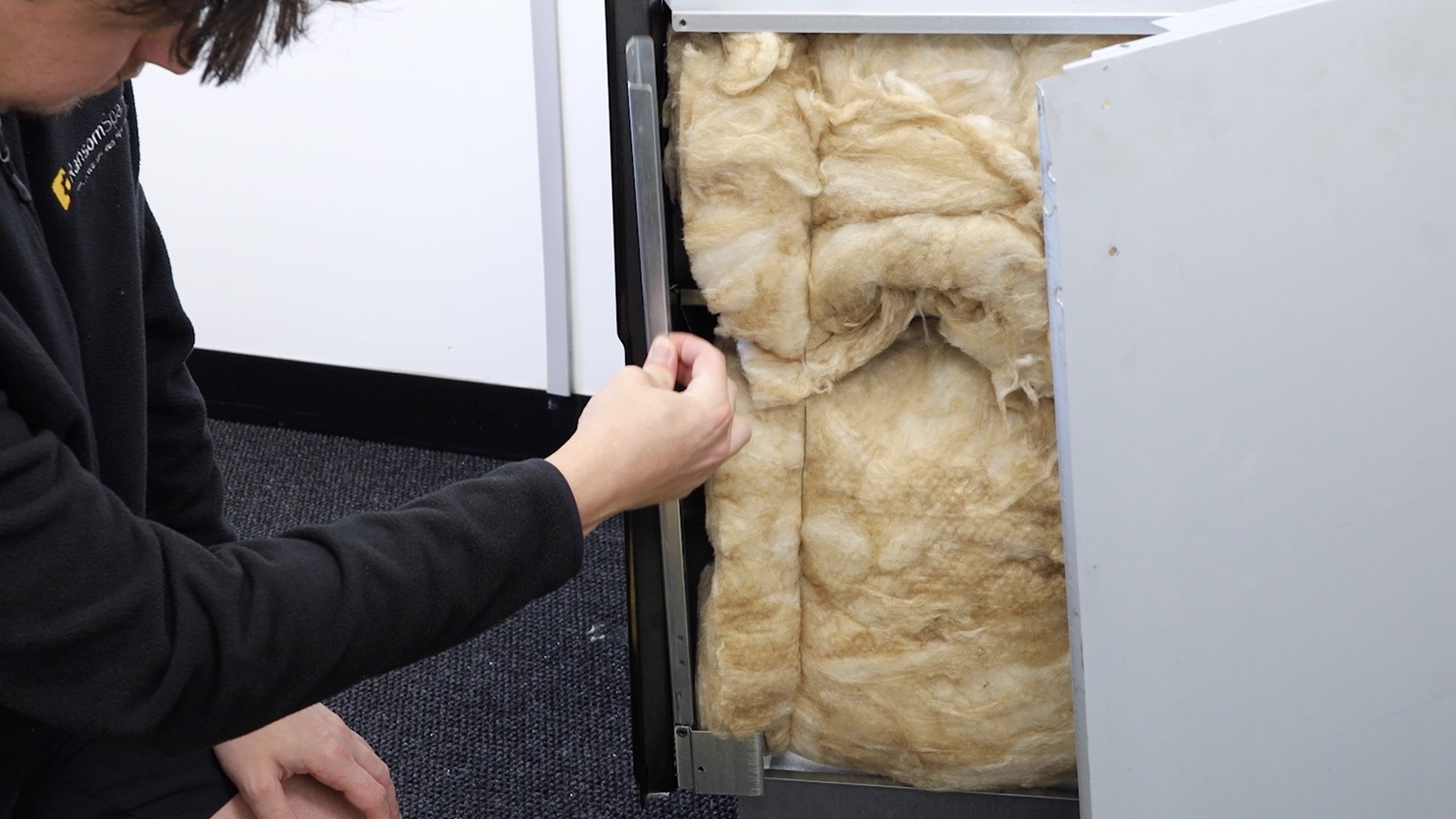 How to Replace an Oven Door Hinge Side Support Bracket Hotpoint